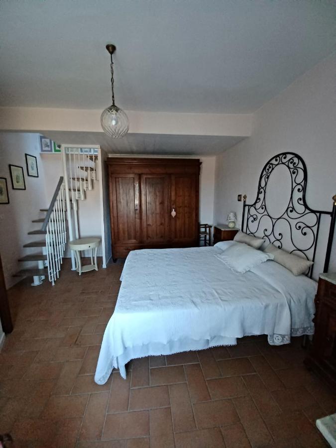 Casa Vacanze L'Acquerello Lari Extérieur photo